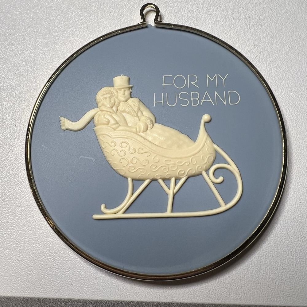 Vtg Hallmark Keepsake Cameo Christmas Ornament